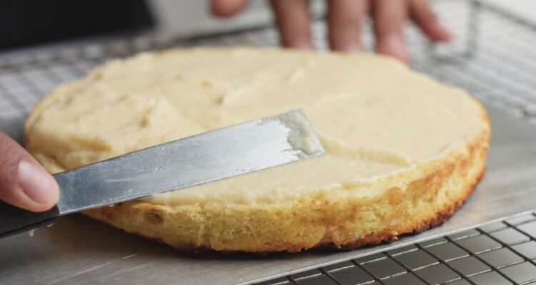 Filling a Cake