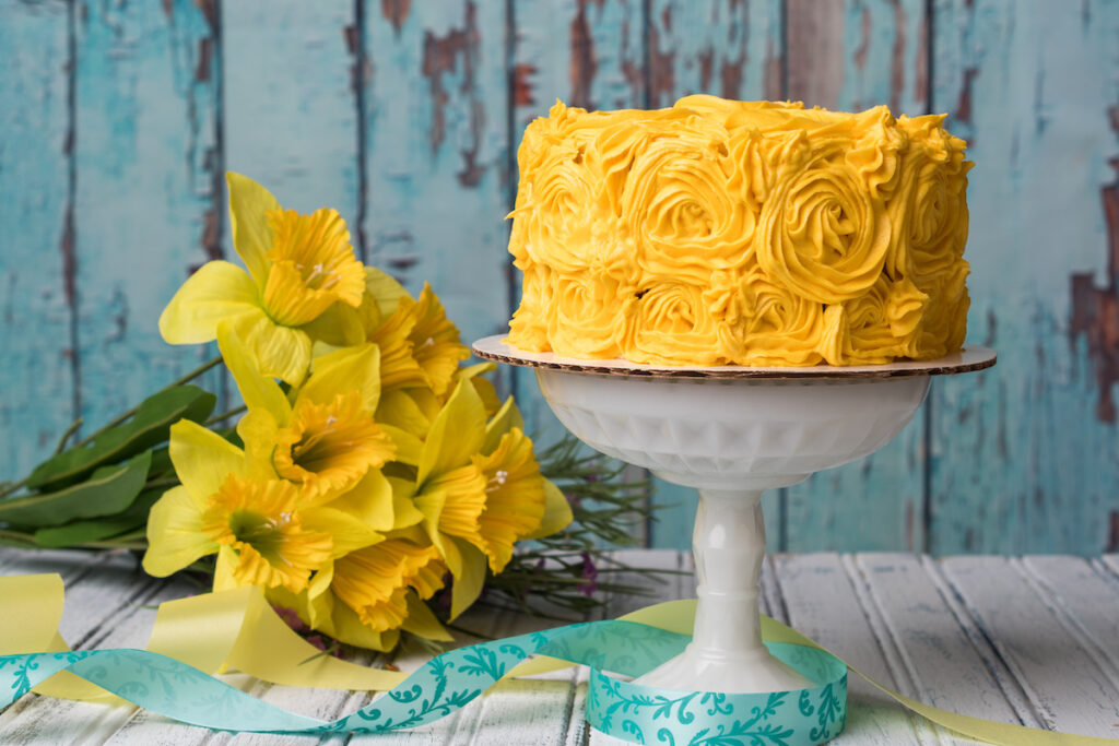 Springy lemon curd cake