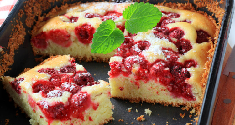 How to Make a Delicious Cranberry Poke Cake That Will Wow Your Guests